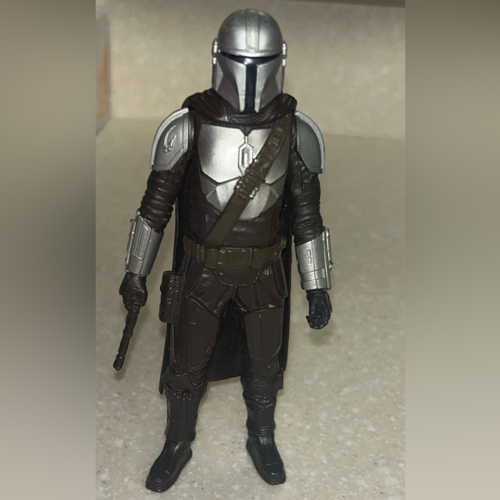 Star Wars The Mandalorian 6” Action Figure  Disney Hasbro Plastic Posable Toy